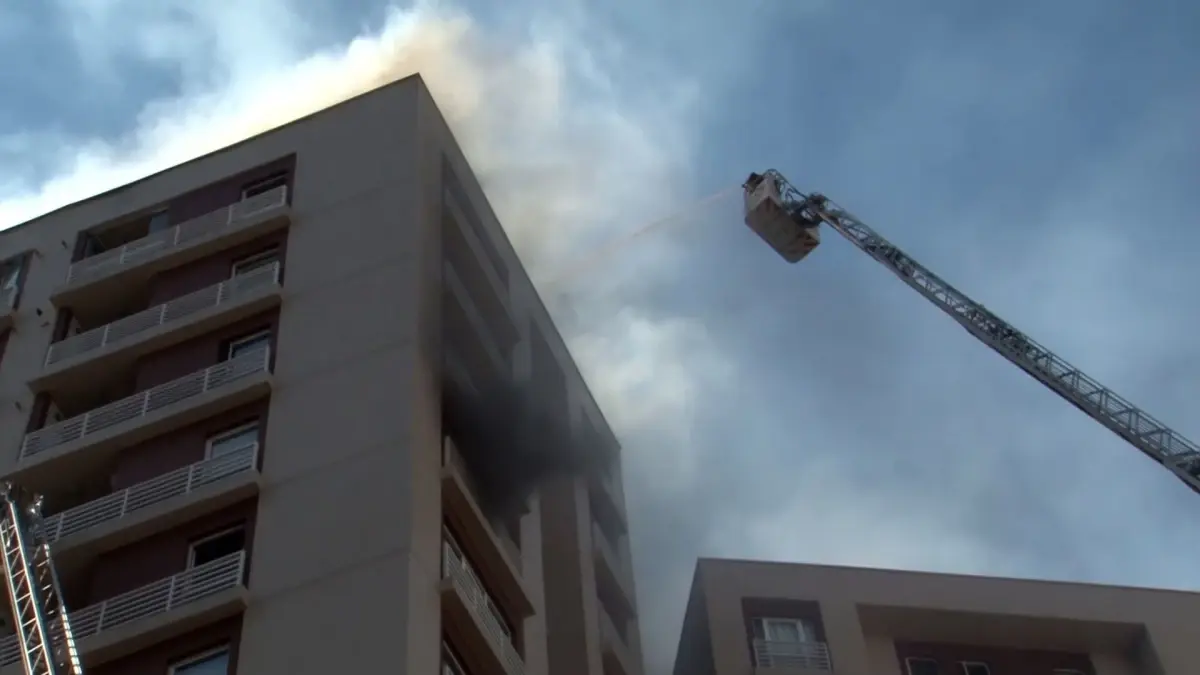 bagcilarda 15 katli binada yangin 6zBZxjar