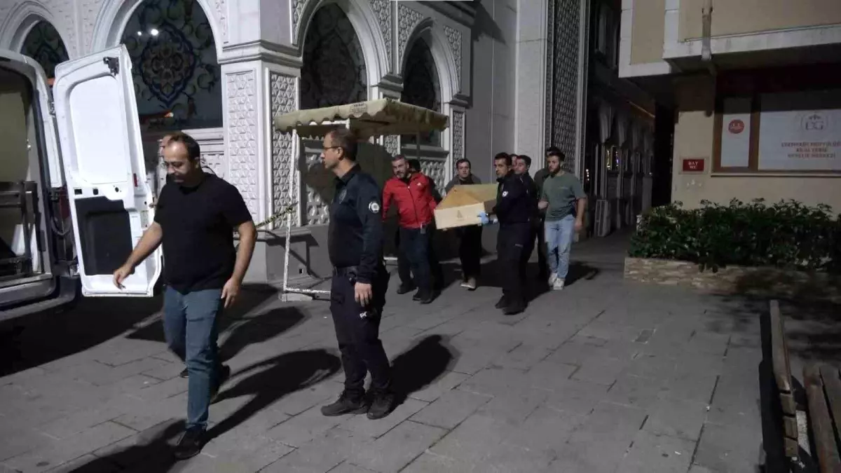 cekmekoyde cami tuvaletinde genc adam olu bulundu qMvVsHf1