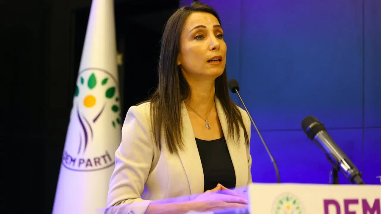 Hatimoğulları’ndan ‘süreç’ komisyonuna bir ‘Öcalan’ çağrısı daha: ‘Tez elden gidip İmralı’da görüşülmeli’ hatimogullarindan surec komisyonuna bir ocalan cagrisi daha tez elden gidip imralida gorusulmeli FyTLR2hf