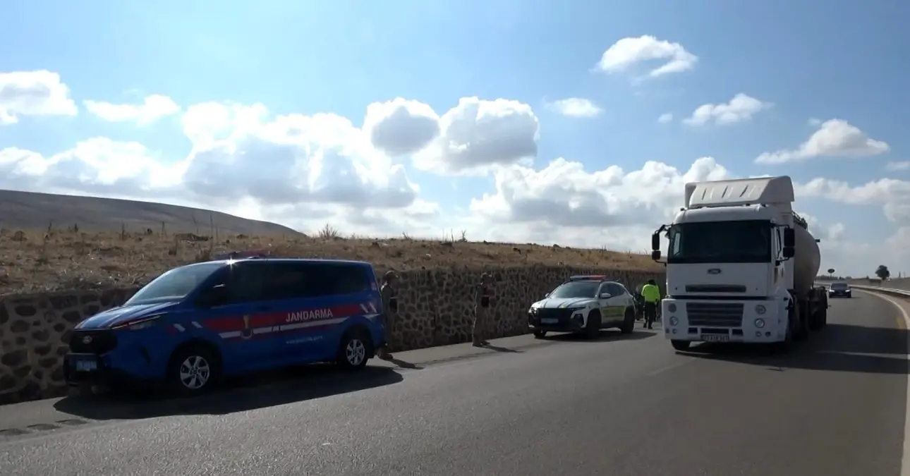 kilis gaziantep karayolunda motosiklet kazasi iki yarali UKuYNlaQ.jpg