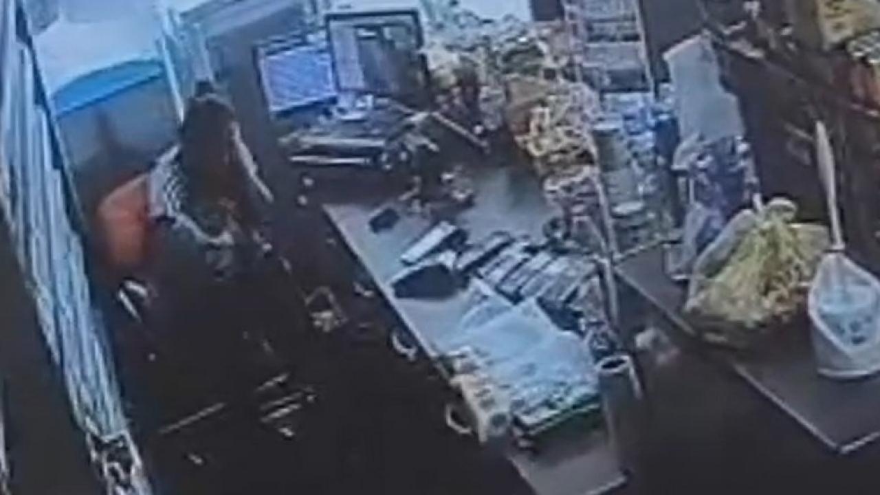 manisada eski es dehseti kucagindaki bebege aldirmadan defalarca bicakladi NdTn3zXL