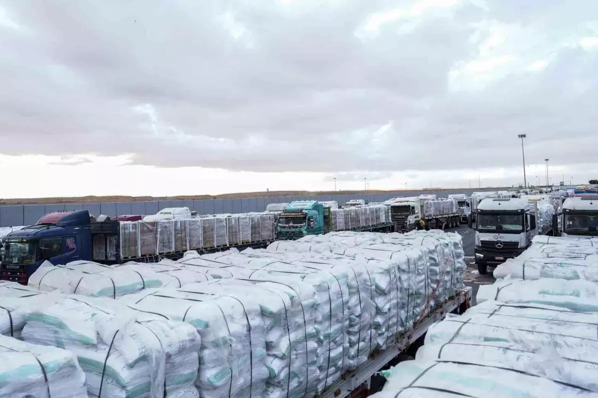 Mısır’dan Gazze’ye 400 Kamyon İnsani Yardım Girişi misirdan gazzeye 400 kamyon insani yardim girisi aHvYtjOa.jpg