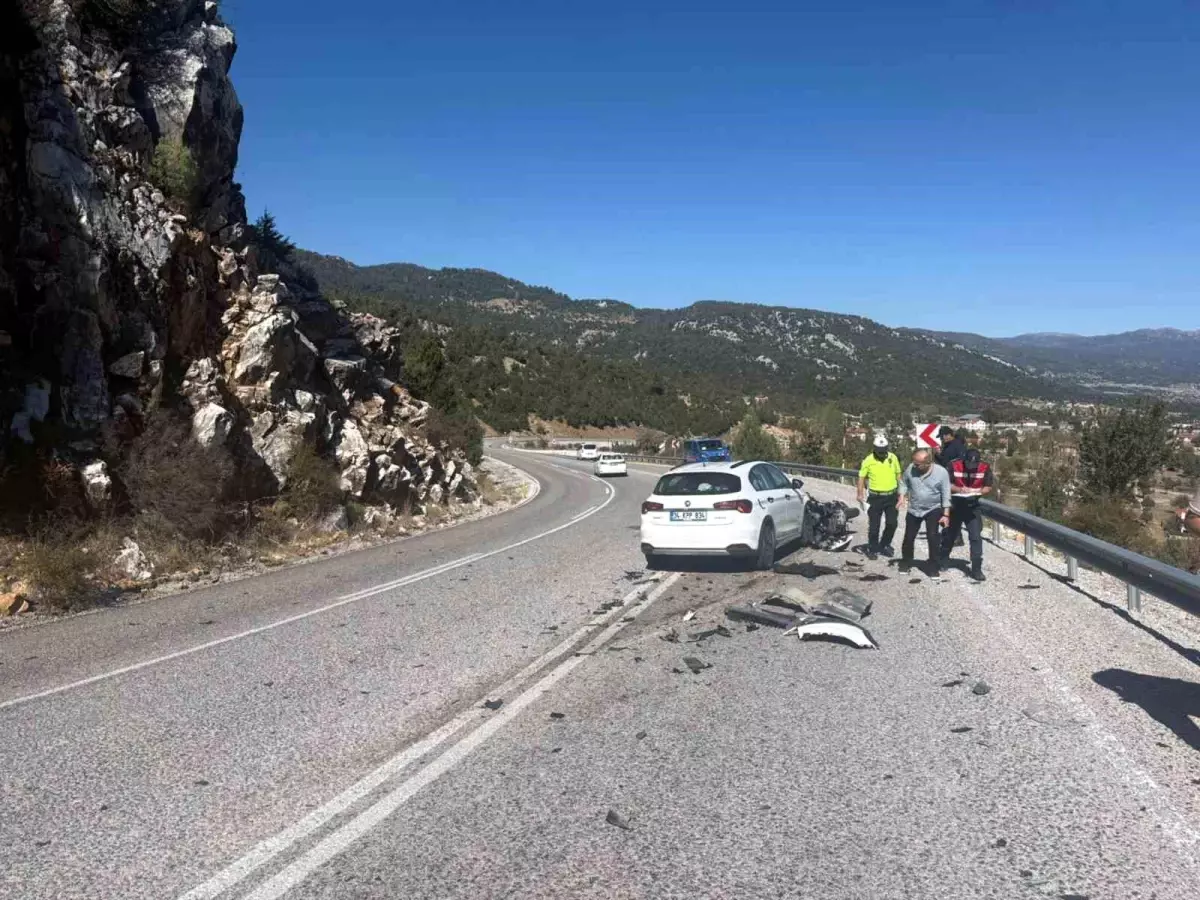 muglada otomobil motosiklet kazasi surucu hayatini kaybetti W6YX3cl3.jpg