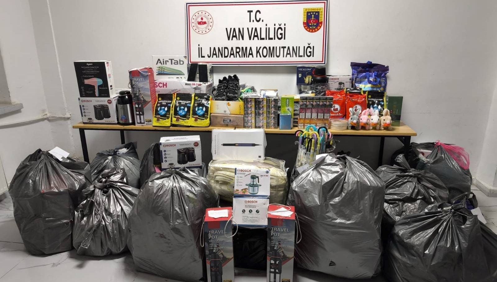 vanda gumruk kacagi malzeme ele gecirildi YJrig7Tl.jpg