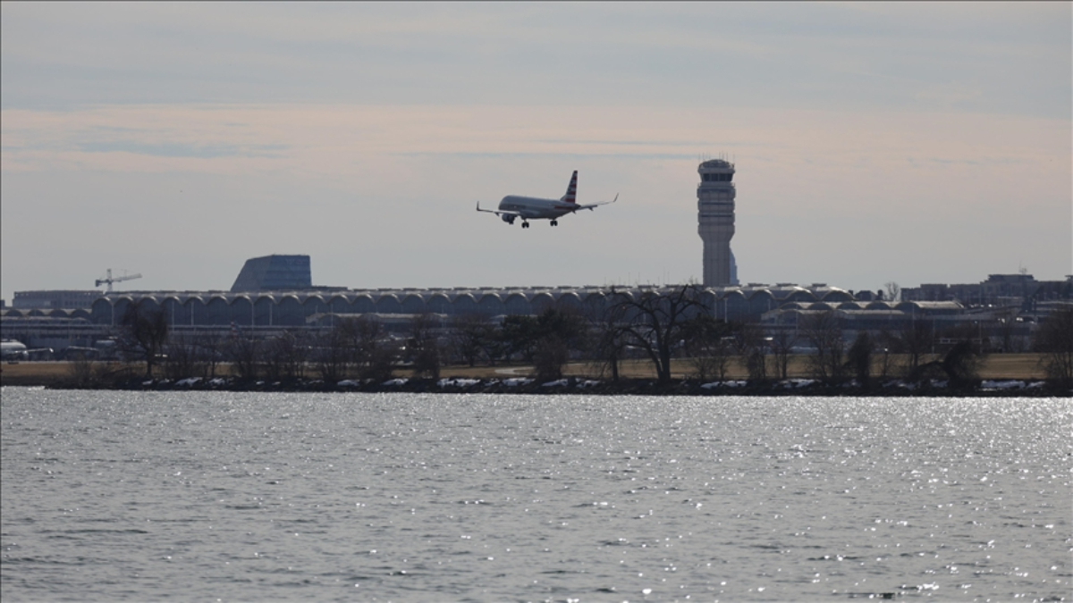 abdde yolcu ucagina bomba ihbari yapildi ucuslar durduruldu 4C7Tkklq.jpg
