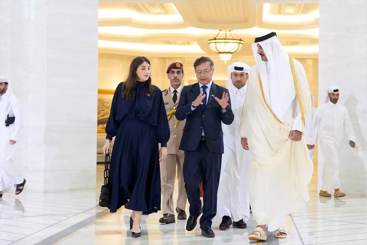 kolombiya cumhurbaskani petrodan katar emirine arabuluculuk teklifi zELViaHE.jpg