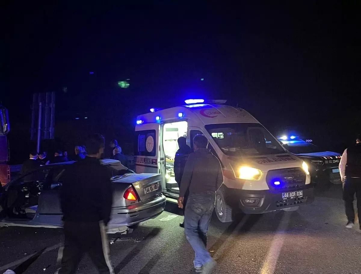 Malatya’da Tır ile Otomobil Çarpıştı: 2 Yaralı malatyada tir ile otomobil carpisti 2 yarali 33sM2InT.jpg