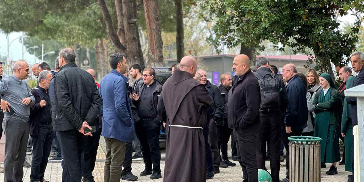 vatikan heyeti iznikte FEwap6sq.jpg