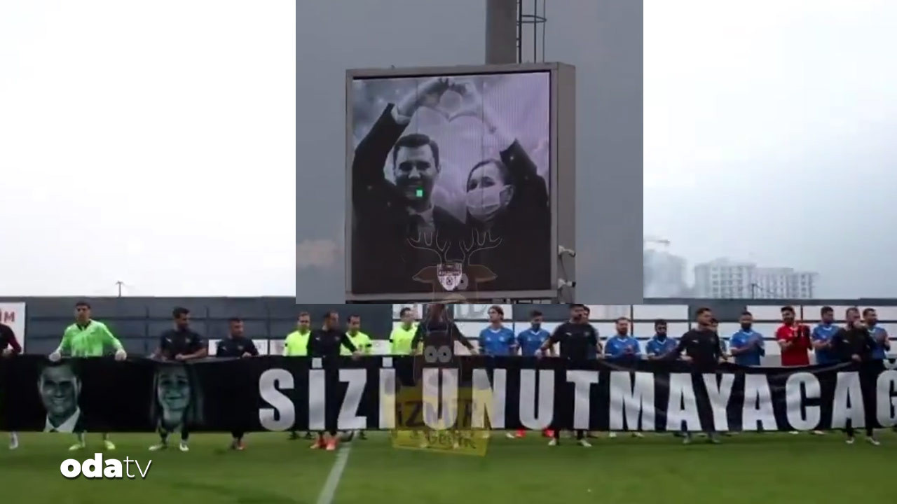 Manisaspor’dan vefa pankartı: Maça Ferdi Zeyrek ve Gülşah Durbay pankartıyla çıktı