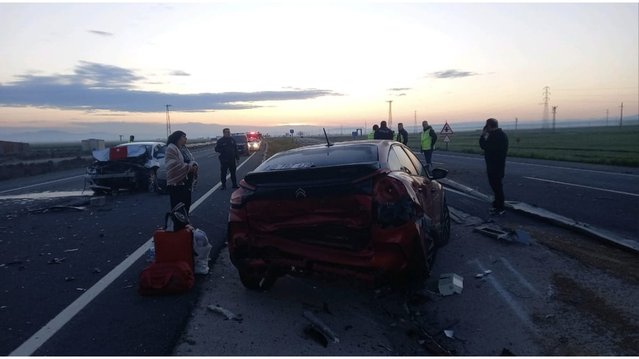 Aksaray’da Zincirleme Trafik Kazası: 1 Kişi Hayatını Kaybetti, 5 Kişi Yaralandı