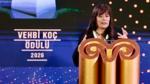 koc-toplulugu-100-yilinda-vehbi-koc-odulunu-canan-tolona-sundu-EIK9Exmd