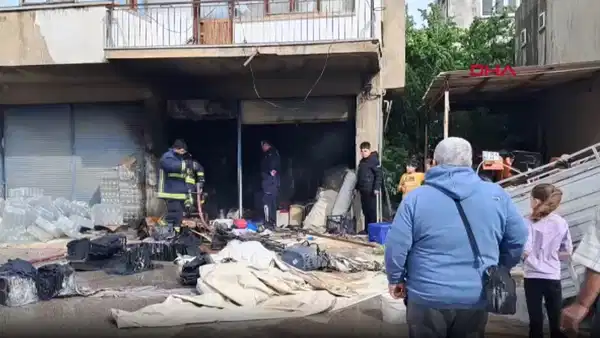 Antalya’daki Depoda Çıkan Yangın Korkuya Neden Oldu
