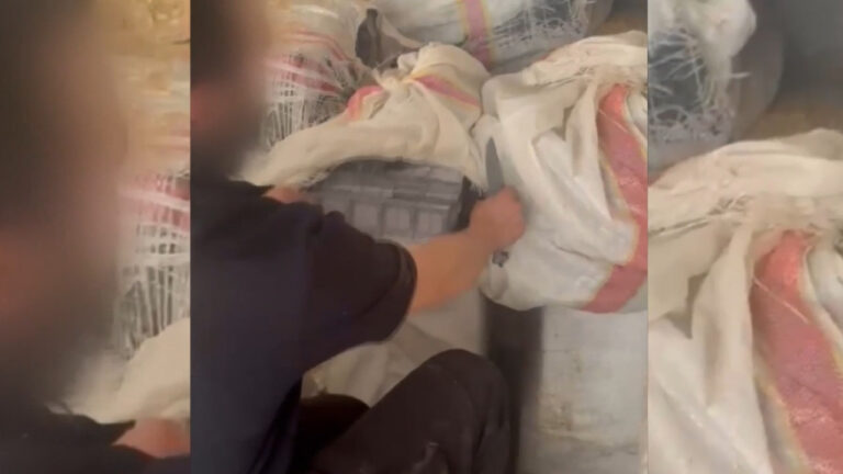 saman-balyalarinin-altinda-40-bin-paket-kacak-sigara-ele-gecirildi-NZC3U5eM