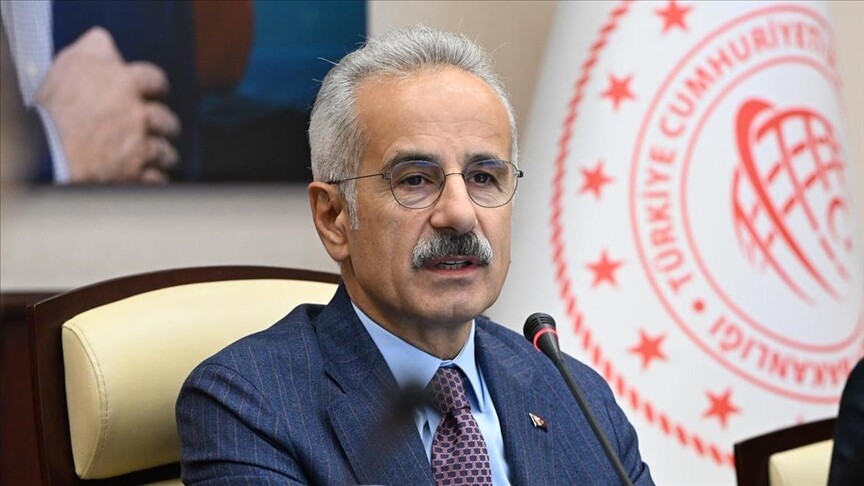 Bakan Uraloğlu’ndan Hürmüz açıklaması: Bölgede bekleyen Türk gemilerinin tamamı çıkış yaptı