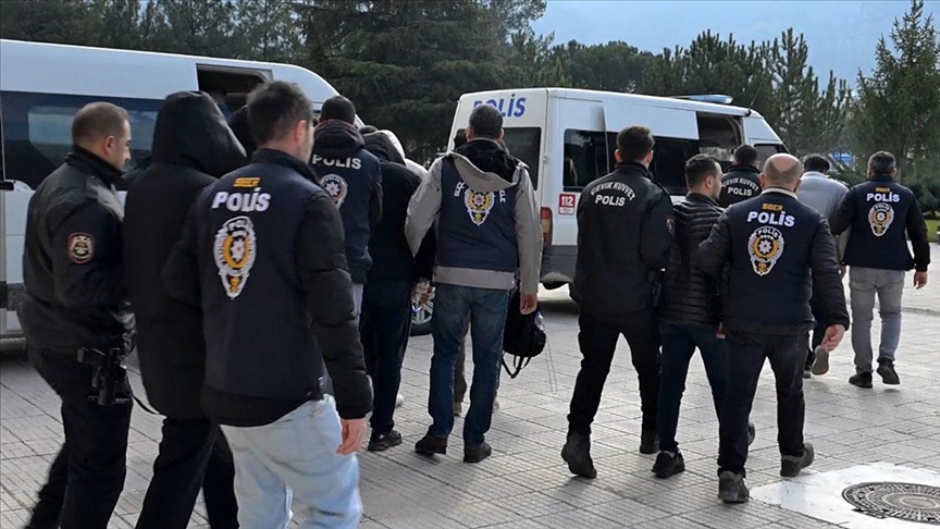 “Sahte belgelerle ikamet izni” operasyonu: 64 şüpheli gözaltına alındı